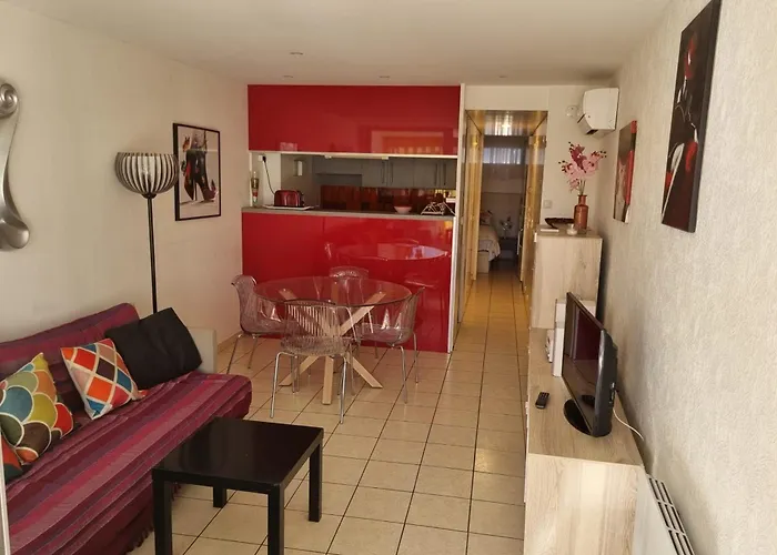 Naturiste Cap D'agde Port Ambonne 103