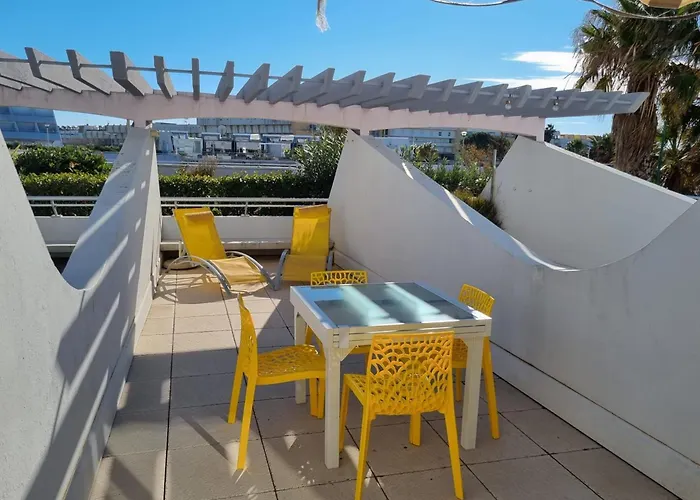 Naturiste Cap D'agde Port Ambonne 103